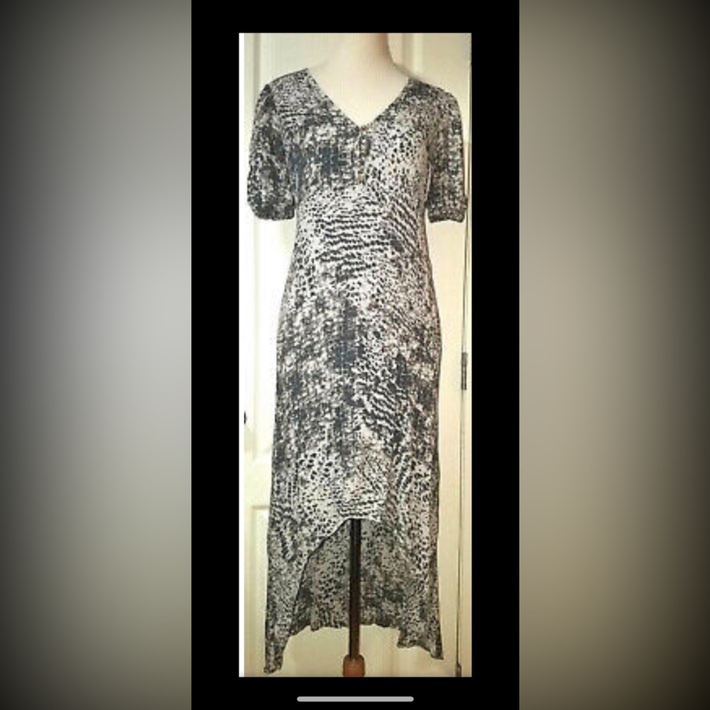 L, EXPRESS brand, short front, long back relaxed, short sleeves dress.